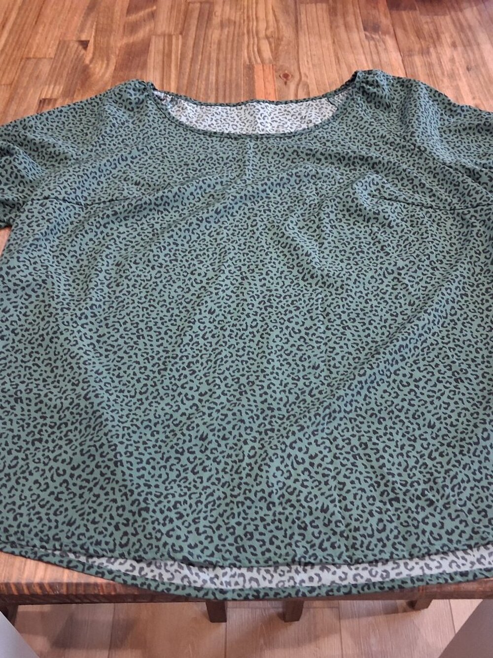 Ladies 1X Green Cheetah Blouse